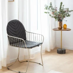 Chaise<Made in Meubles Chaise en cuir et métal noir Heidi