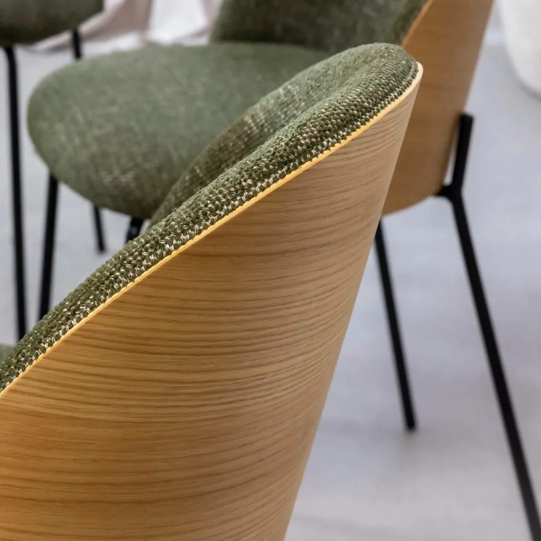 Chaise<Made in Meubles Chaise en tissu vert et bois clair Nyssa (lot de 2)