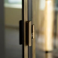 Vaisselier<Made in Meubles Vaisselier en laiton et métal Janelle